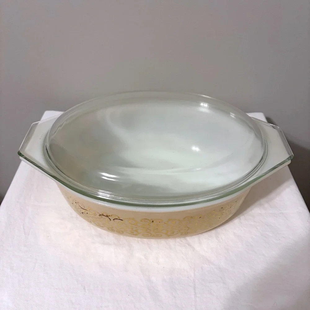 Vintage Pyrex Golden Scroll Oval Casserole Dish with Lid 2.5 Qt 045 Cream Gold